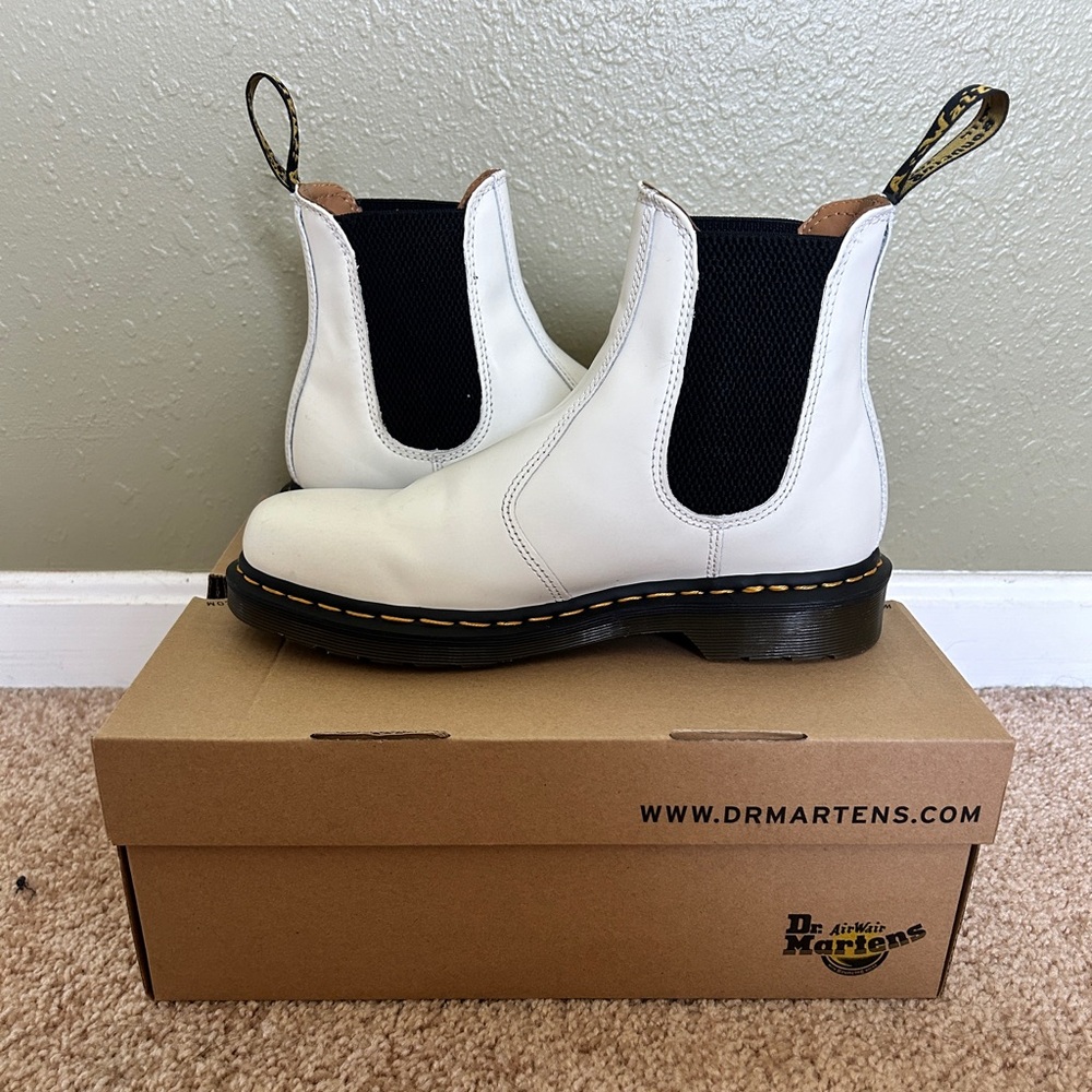 NIB DR MARTEN 2976 YS WHITE CHELSEA BOOT